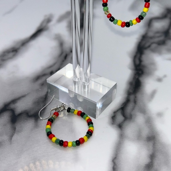 Colorful reggae Beaded Hoop Earrings - Picture 2 of 3